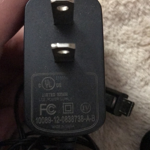 Motorola Bluetooth black and silver with charging cord - Picture 6 of 6